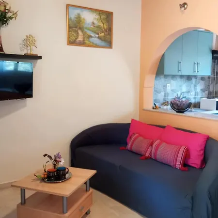 Nicky's Apartament Avliótes